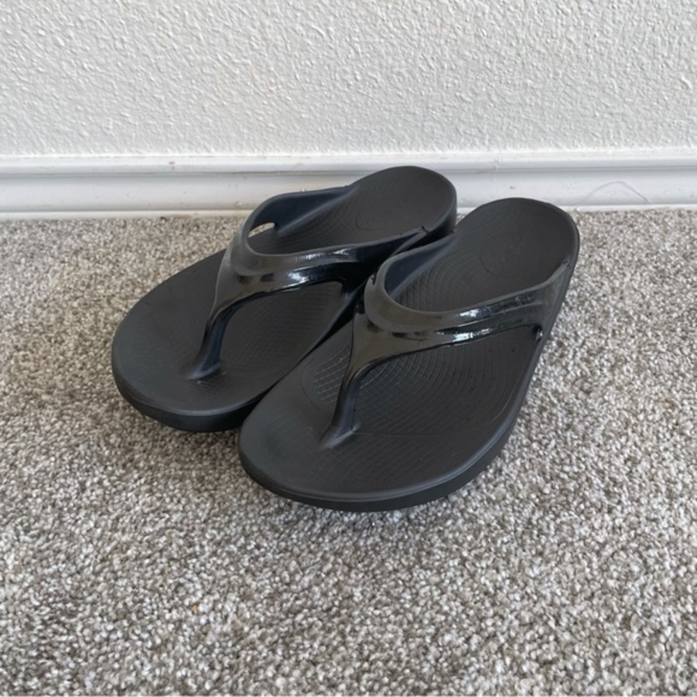 OOFOS Oolala Sandals Women 10 EU 41 Flip Flop Recovery Black Comfort Thong Shoes